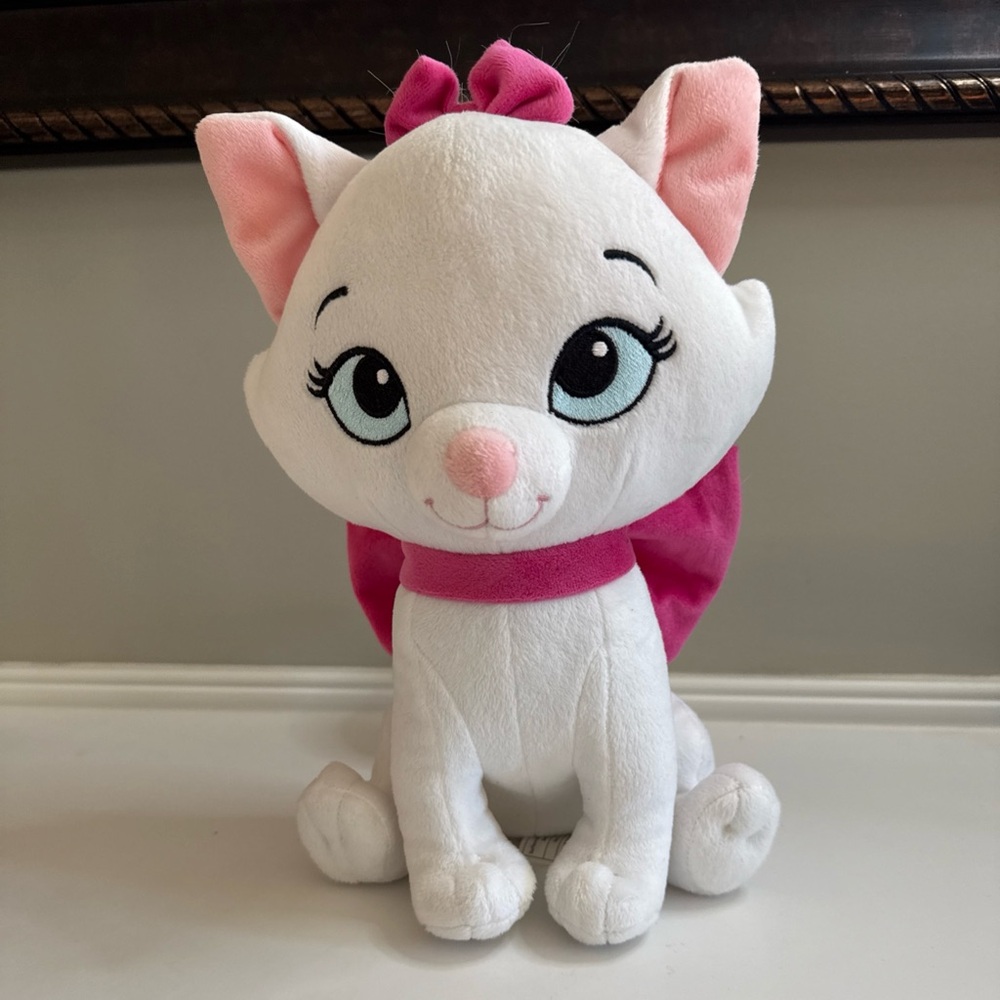Disney Store Marie Cat Aristocats 11 inch Plush EUC